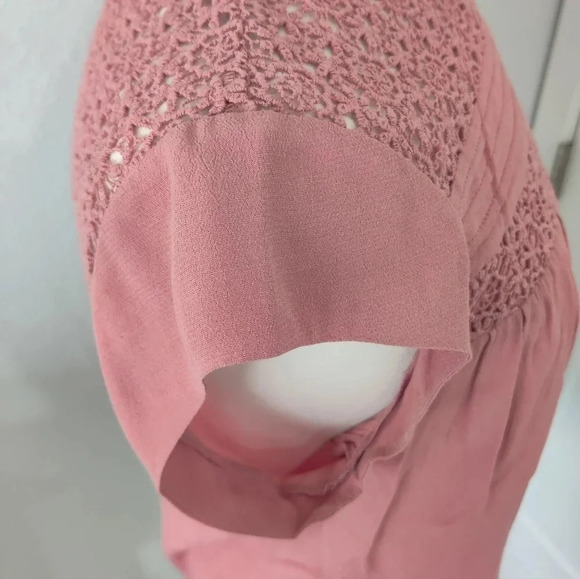 Daniel Rain Dusty Rose Scoop Neck with Lace Detail Blouse - Picture 4 of 10